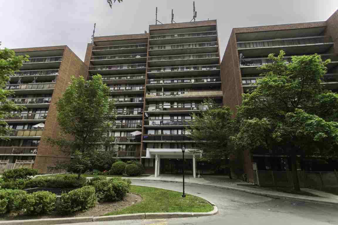 2720 WINDWOOD DRIVE - Photo 2 of 11