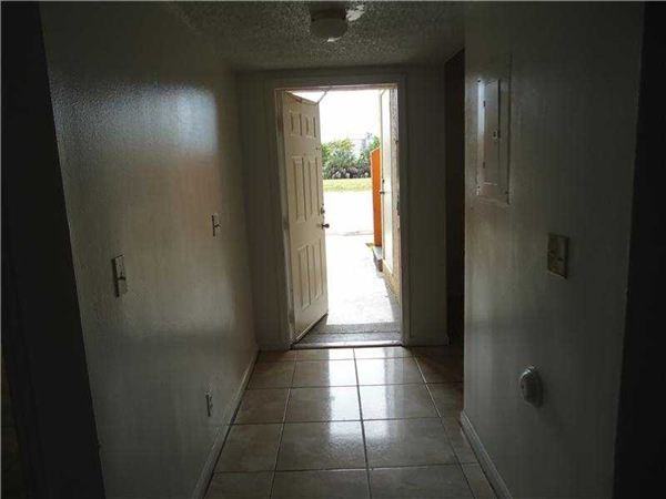 2431Â¤ NWÂ¤ 56TH AVE - Photo 3 of 12