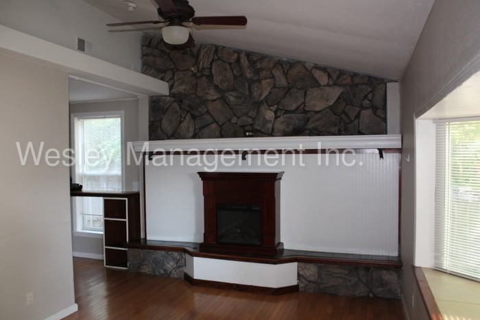 608 Yoeke St - Photo 3 of 3