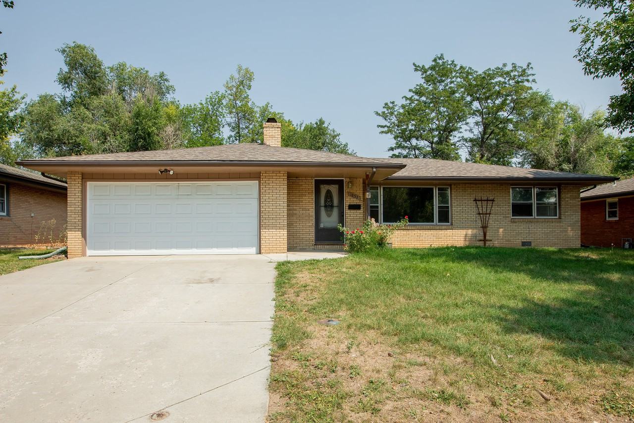 1832 Broadview Place - Photo 2 of 26