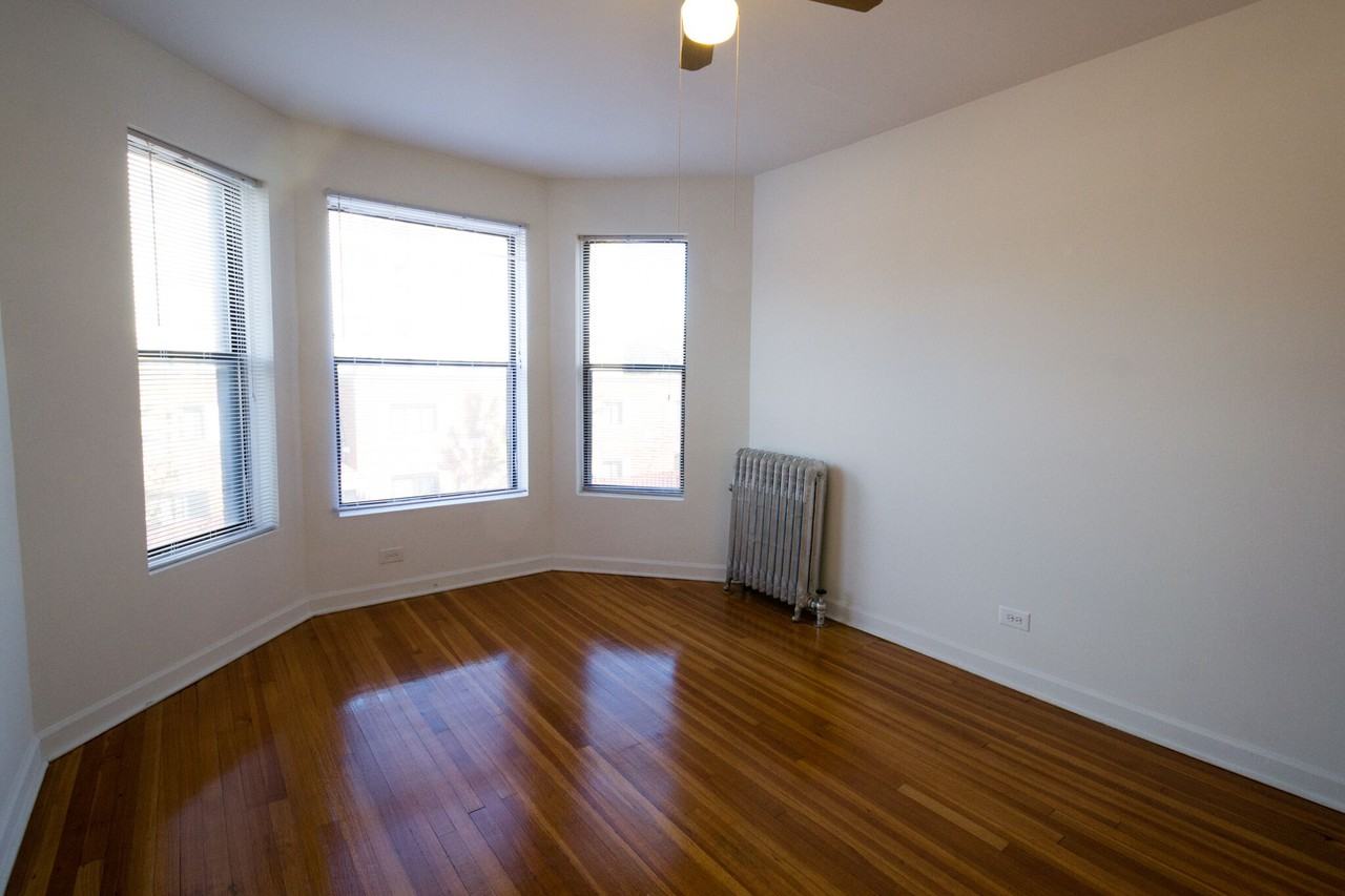 5493 S Cornell Ave - Photo 3 of 8
