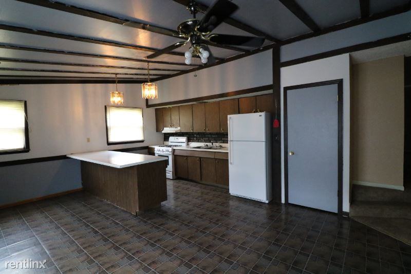 1014 3rd Ave - Photo 3 of 9