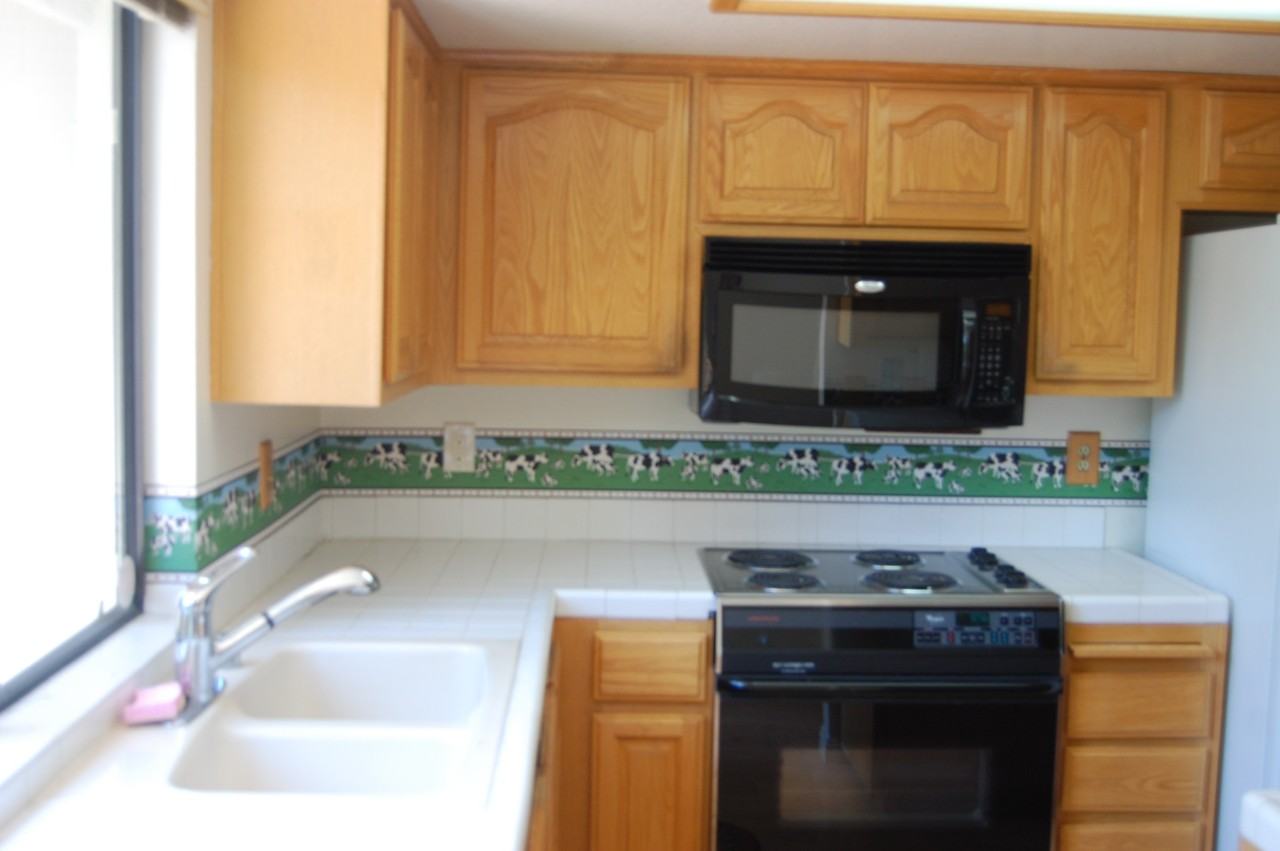 1562 Fitchville Ave - Photo 3 of 10