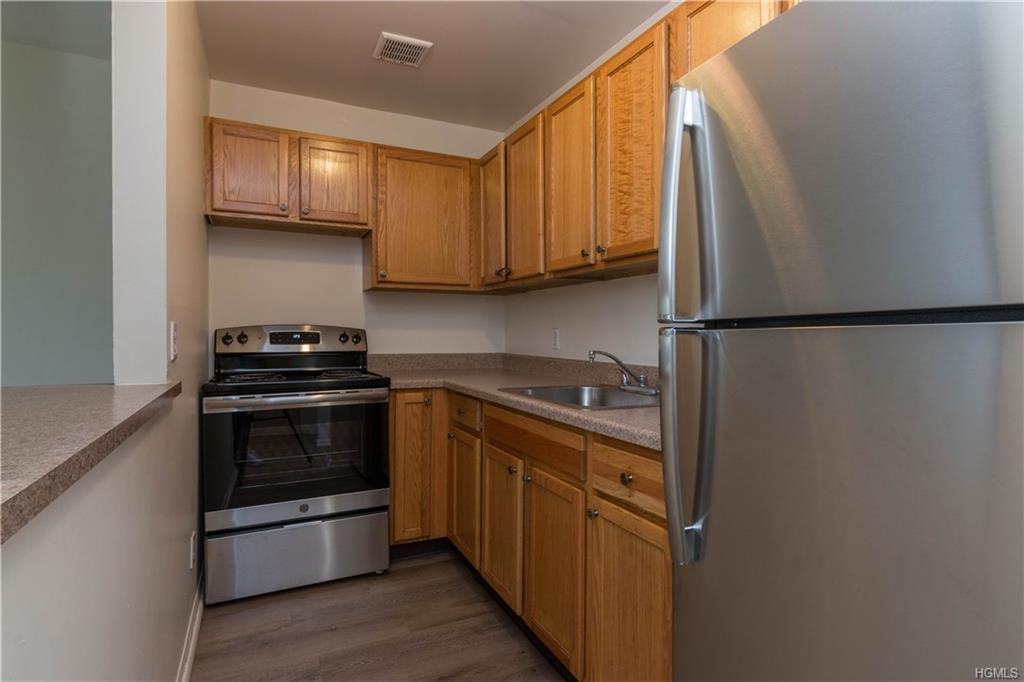 142 Trenchard St #2e