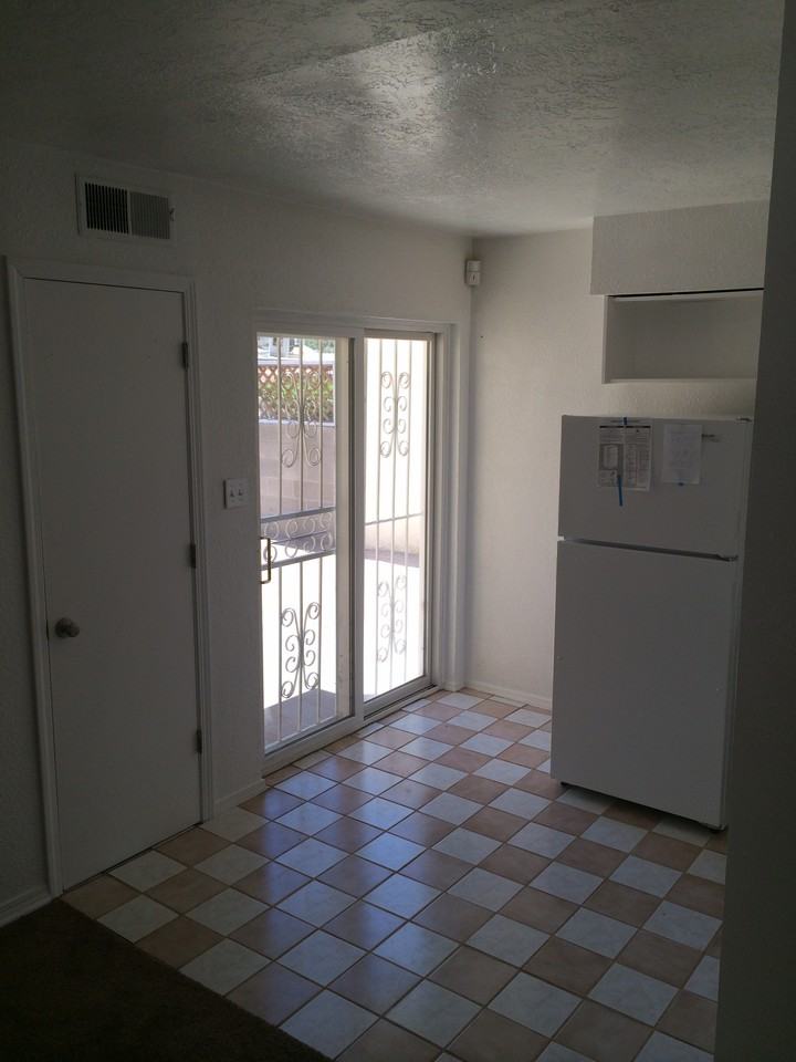 1313 La Poblana Rd NW - Photo 2 of 11