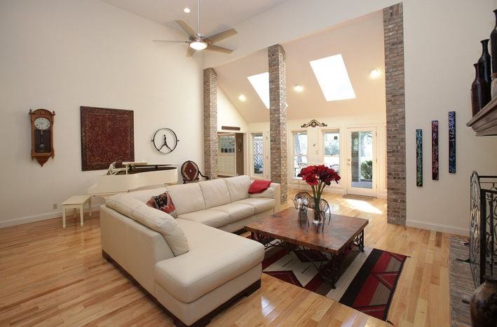 1353 Woodbrook Ln - Photo 3 of 16