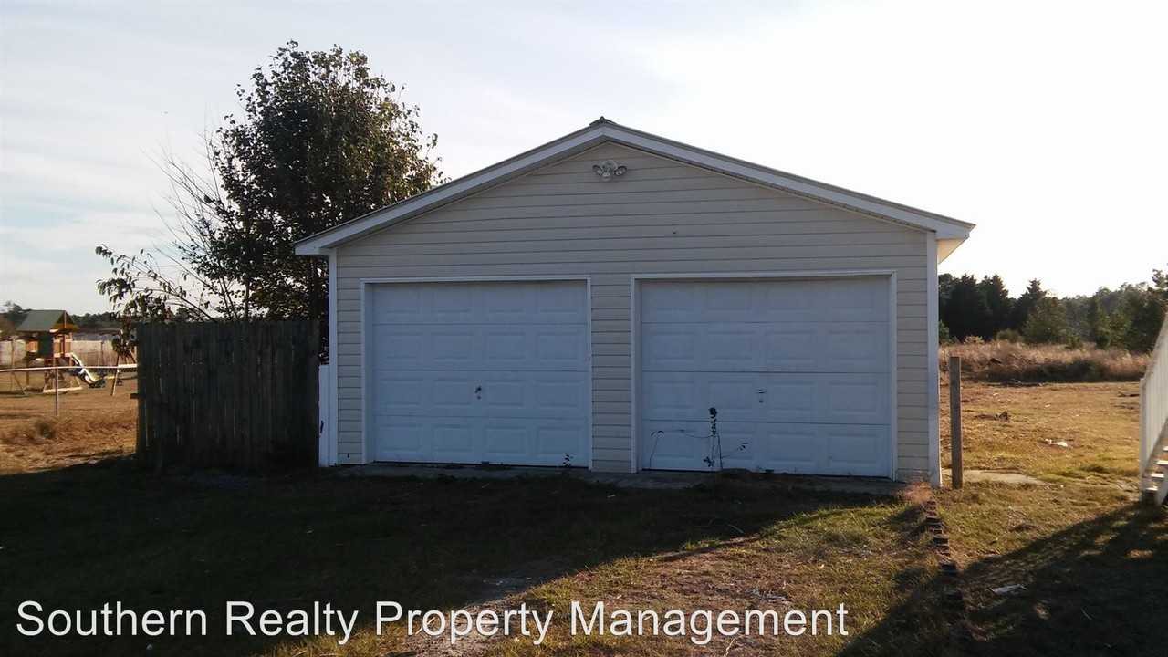 4768 Lobelia Rd - Photo 3 of 9