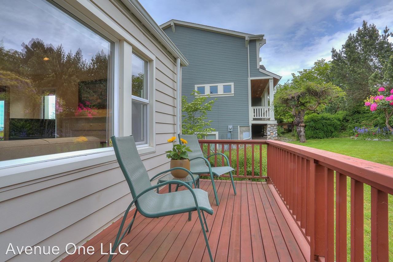 2608 37th Ave W - Photo 2 of 39