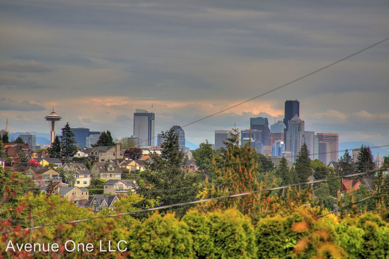 2608 37th Ave W - Photo 3 of 39