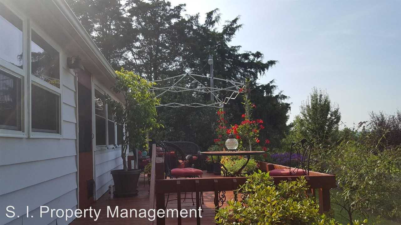 685 Vines Rd - Photo 2 of 4