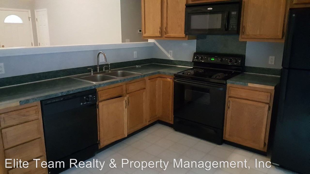 305 Spring St SW - Photo 2 of 11