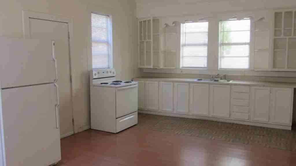 2119 W Spruce St - Photo 3 of 11
