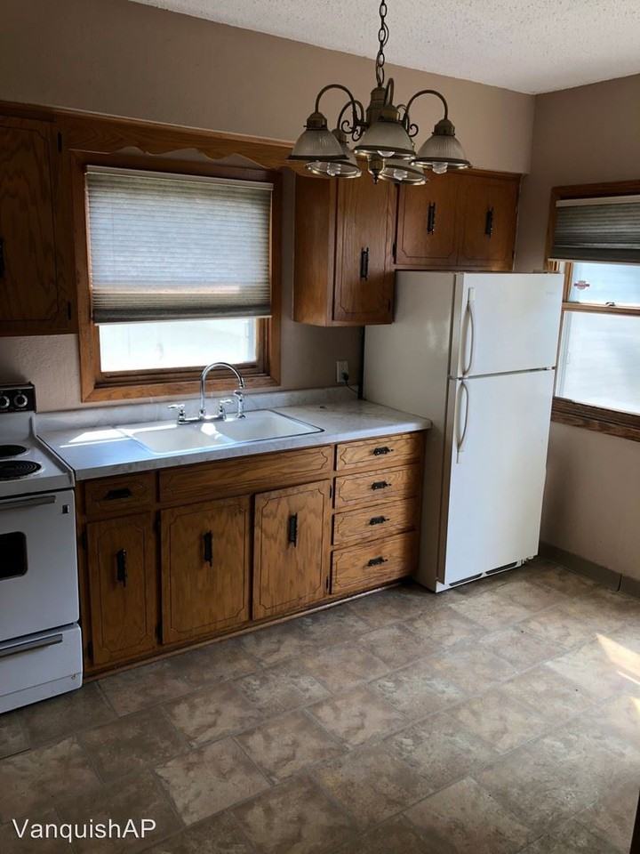 1818 7th St S - Photo 2 of 7