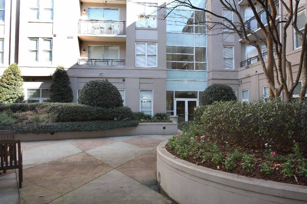 1315 East Blvd - Photo 2 of 28