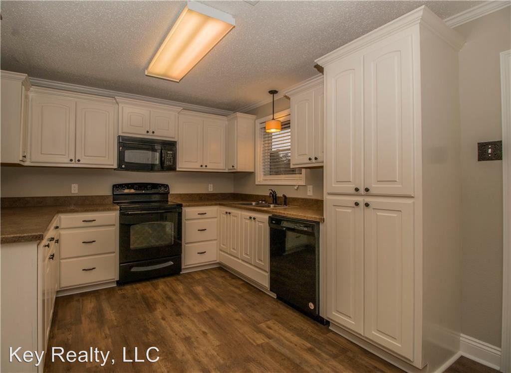 302 Brookwood Dr - Photo 2 of 6