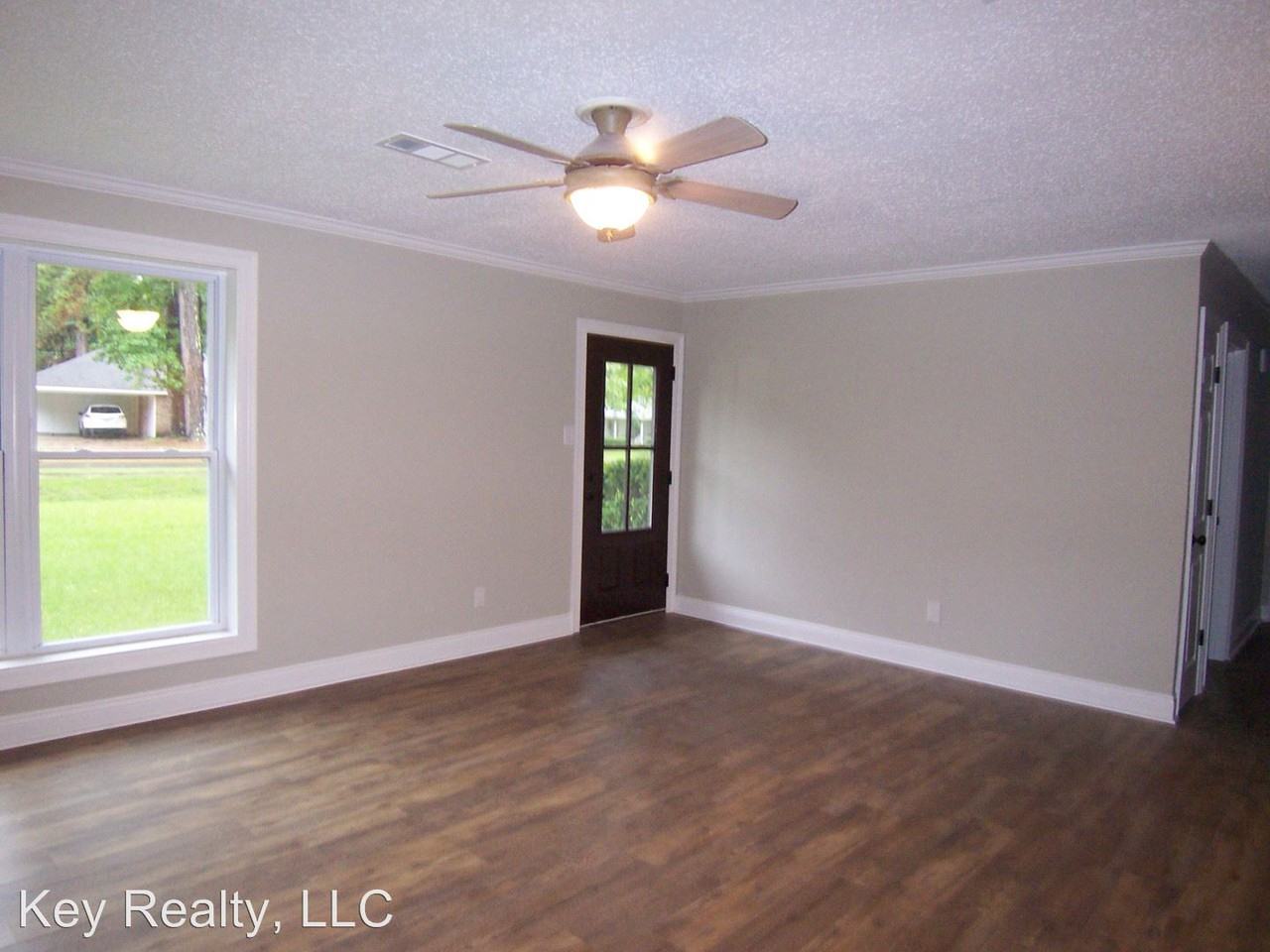 302 Brookwood Dr - Photo 3 of 6