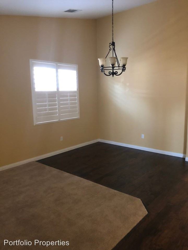 5204 Sweitzer Lake St - Photo 3 of 21