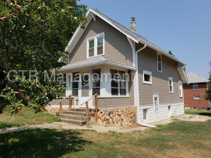 4802 Webster St - Photo 2 of 14