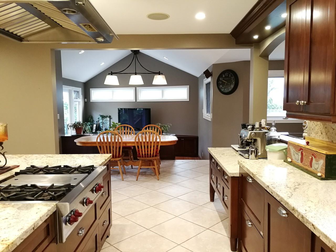 110 College Court - Photo 3 of 30