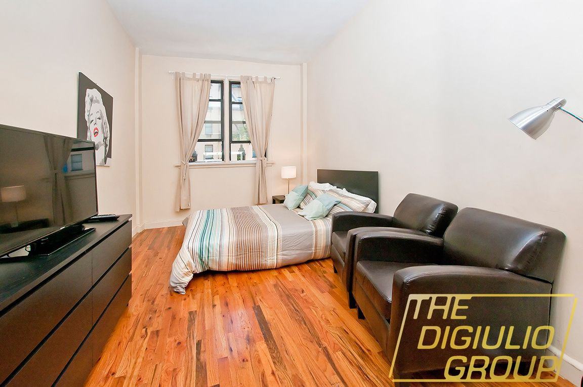 York Ave & E 83rd St #a