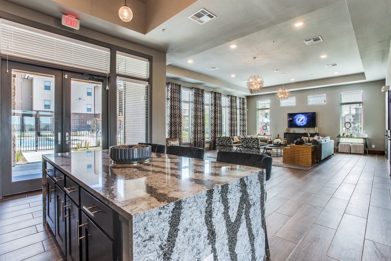 Palladium Garland - Photo 5 of 31