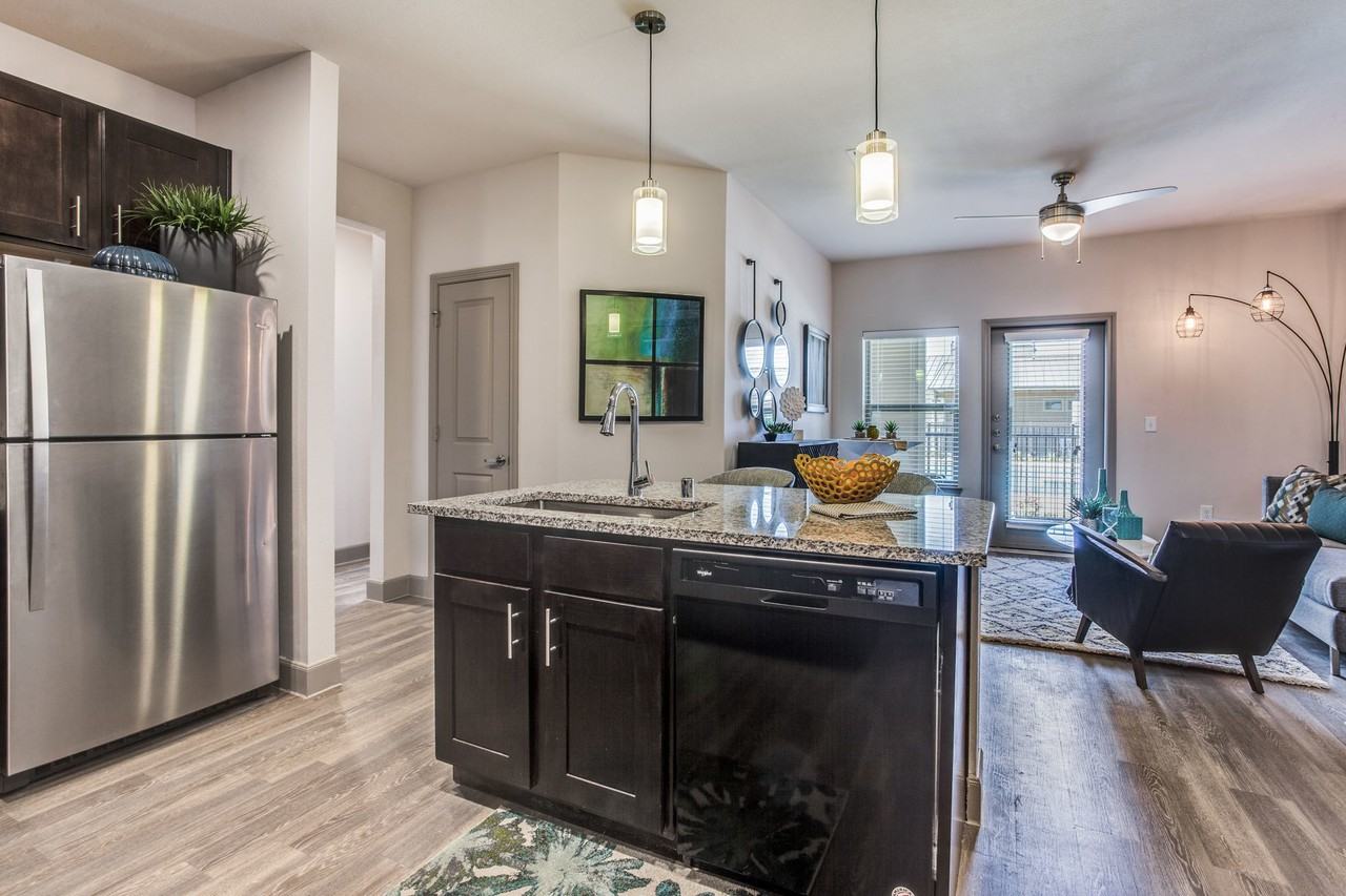 Palladium Garland - Photo 6 of 31