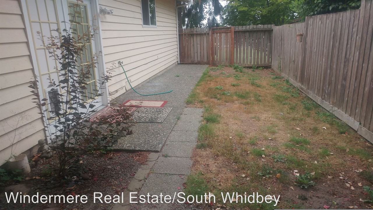 2425 Soundview Dr #B - Photo 2 of 10