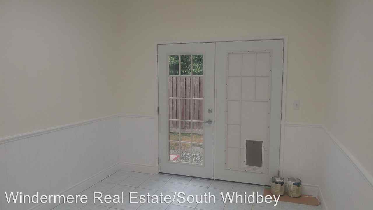 2425 Soundview Dr #B - Photo 3 of 10