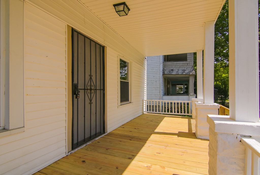 16115 Arcade Ave - Photo 3 of 50