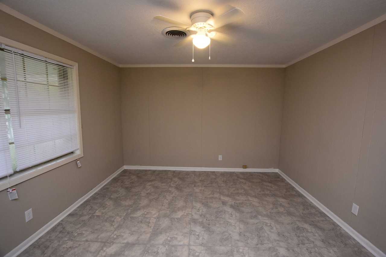 608 Magnolia St - Photo 2 of 10