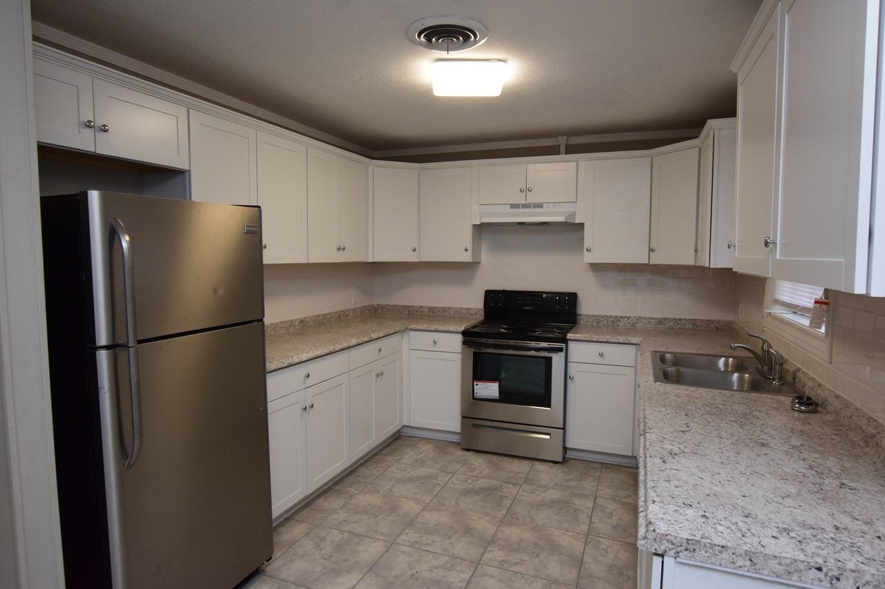 608 Magnolia St - Photo 3 of 10