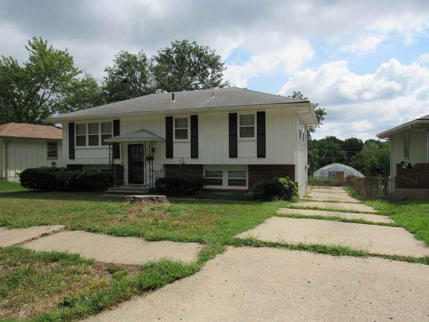 9209 Farley Ave - Photo 2 of 25