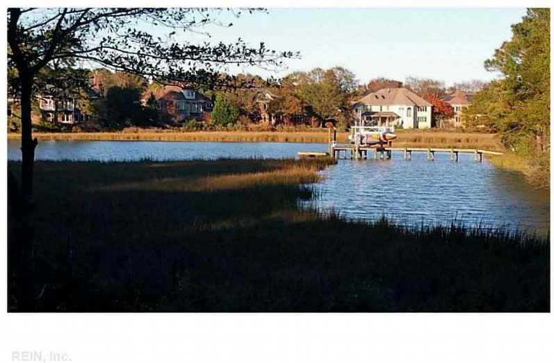 1340 Baecher Ln - Photo 2 of 11