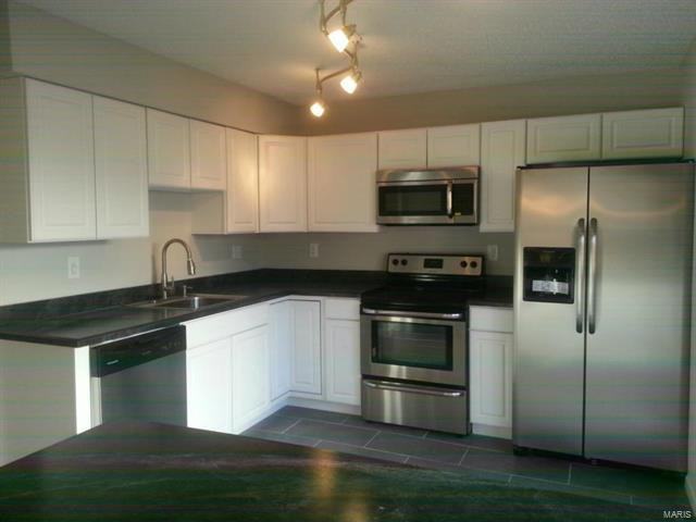2408 Hidden Meadow Ln - Photo 2 of 9