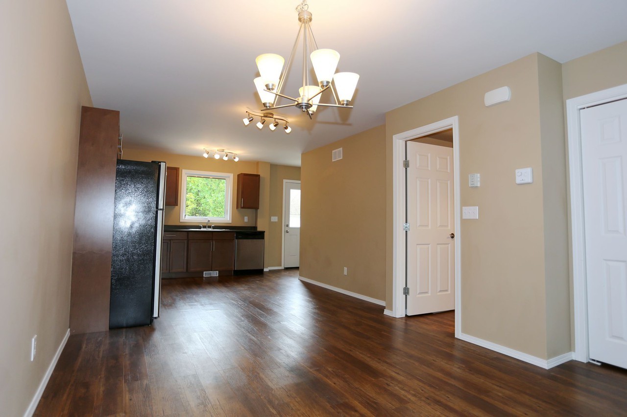 952 Carter Avenue - Photo 2 of 10