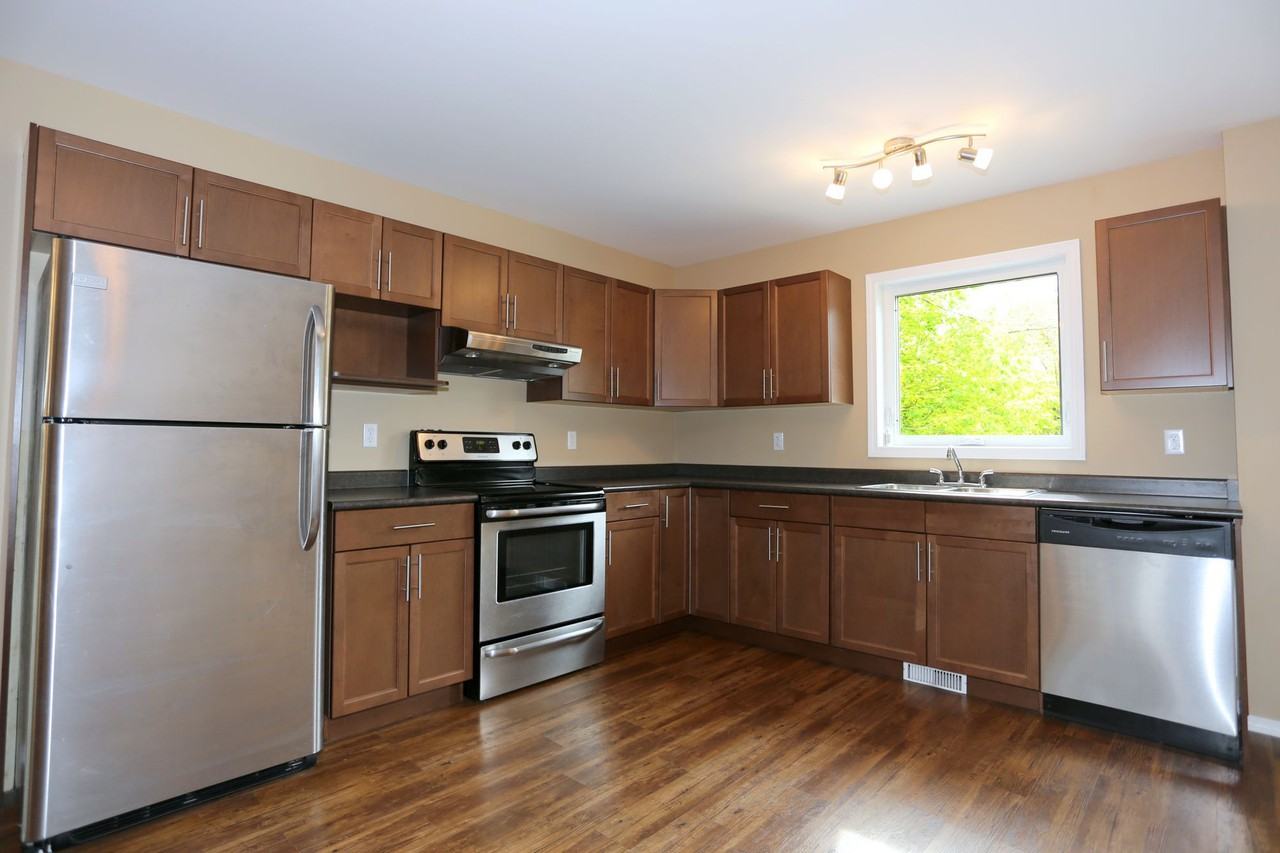 952 Carter Avenue - Photo 3 of 10