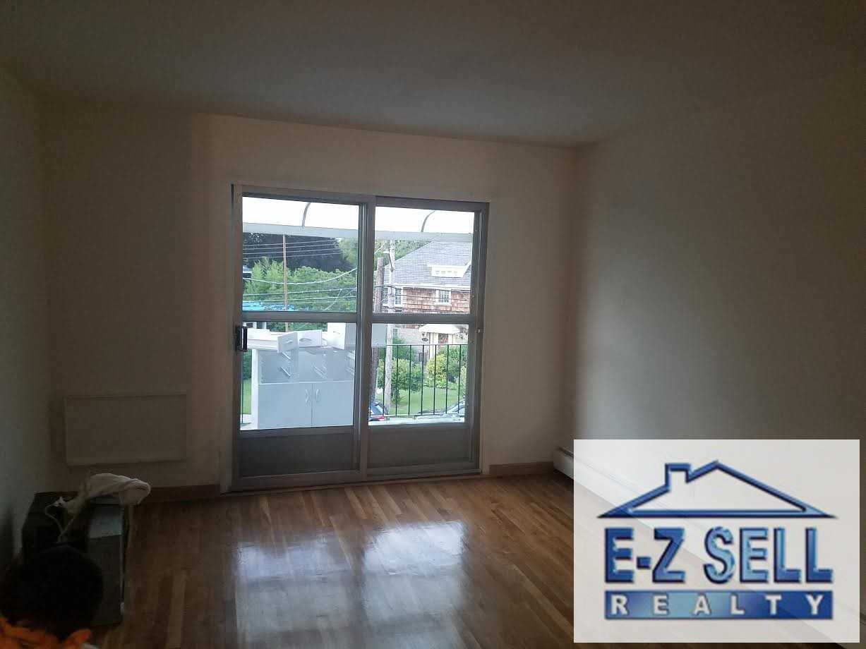 47-26 Parsons Boulevard - Photo 2 of 12