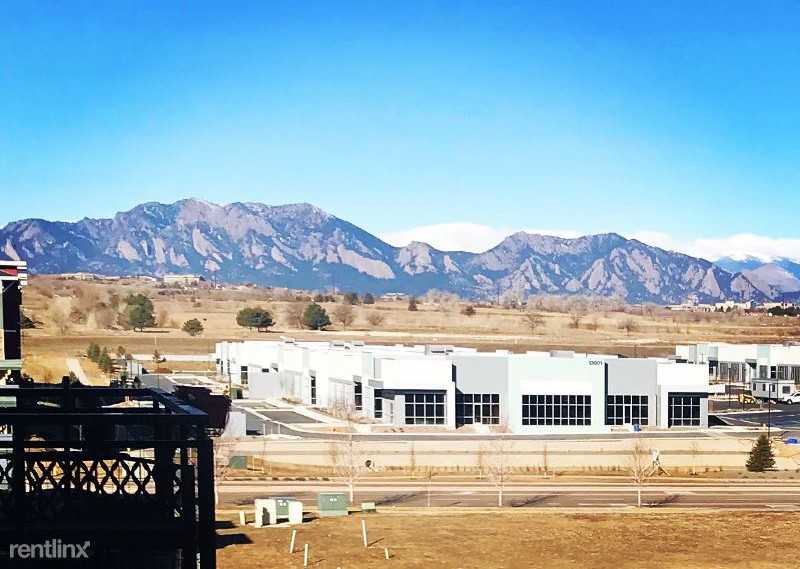 557 Burbank St - Photo 2 of 16