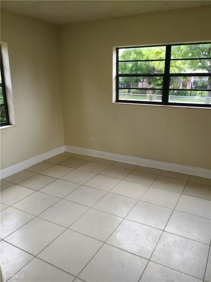 1335 NW 181st St - Photo 3 of 20