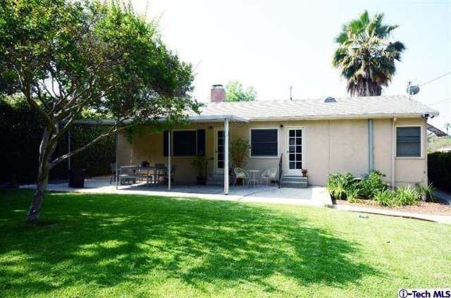 907 W Roses Rd - Photo 2 of 11