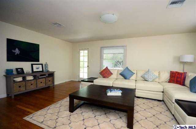 907 W Roses Rd - Photo 3 of 11