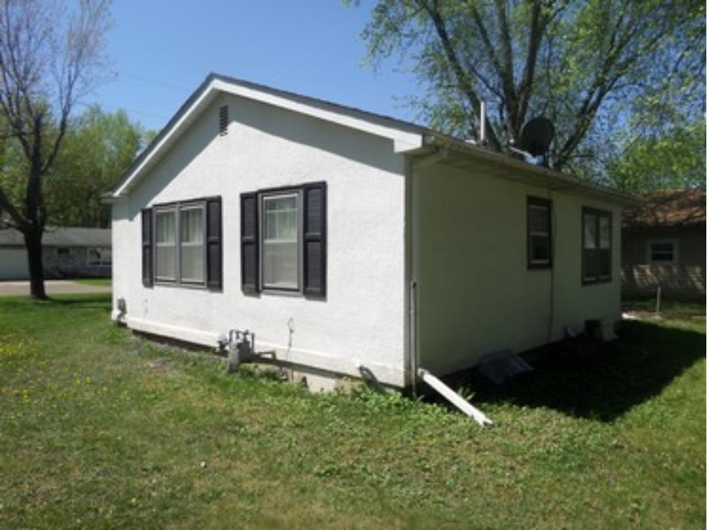 905 3rd Ave NW - Photo 2 of 5