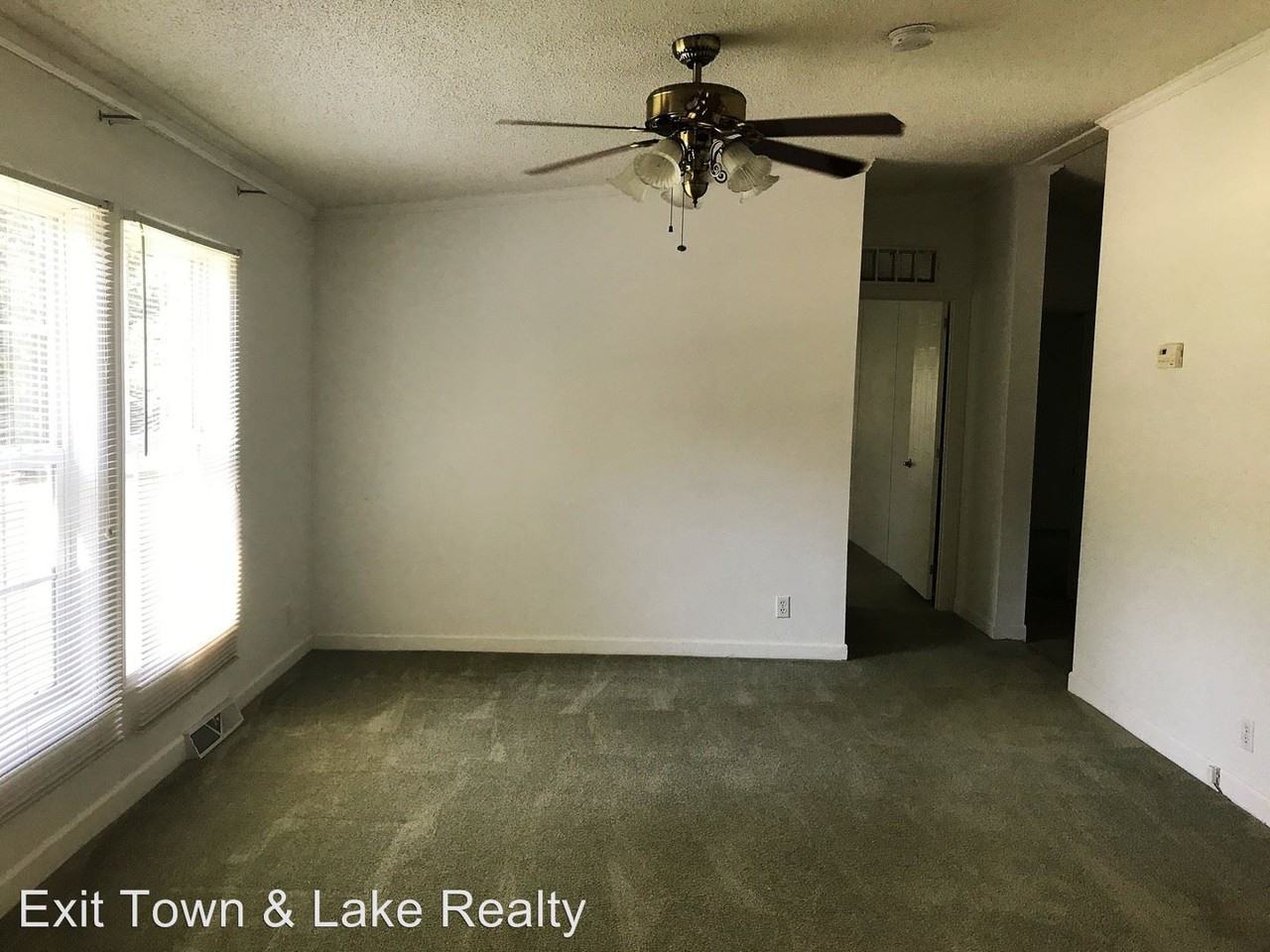 140 Sycamore Ct - Photo 3 of 17