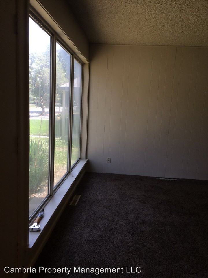1243 Capistrano Dr - Photo 3 of 19