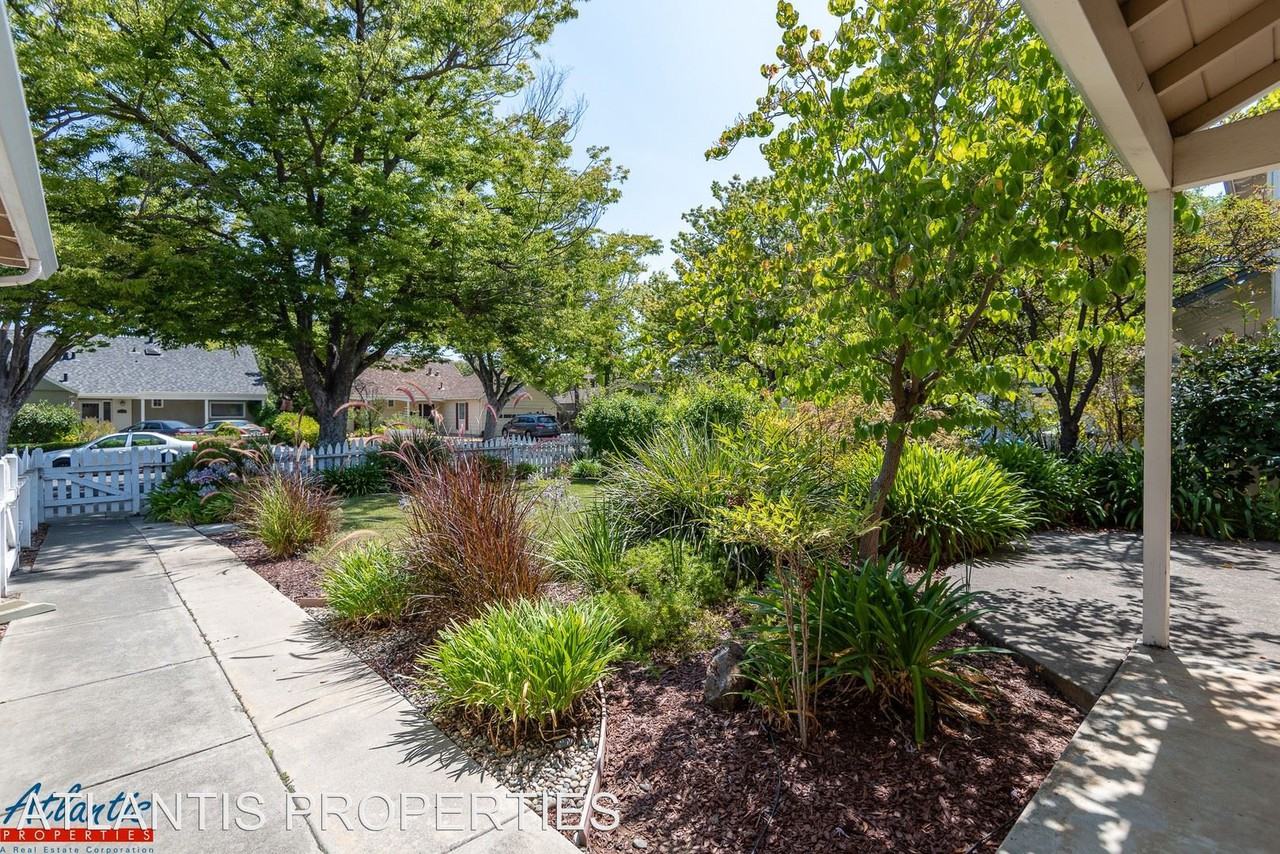 2237 Montezuma Dr - Photo 3 of 13