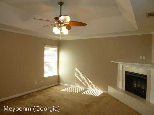 1210 Walton Ct - Photo 3 of 9