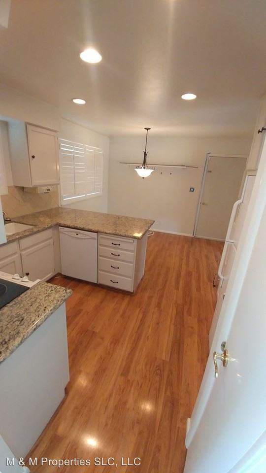 565 W Vine St - Photo 2 of 9