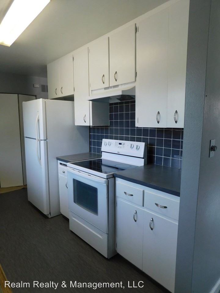 1060 S Decatur St - Photo 3 of 9