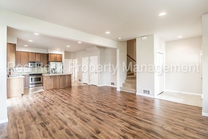 1620 N Holl Blvd - Photo 2 of 15