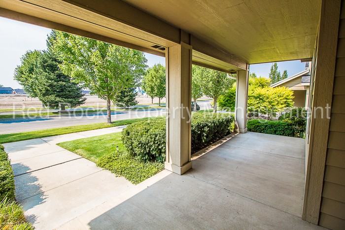 1620 N Holl Blvd - Photo 3 of 15